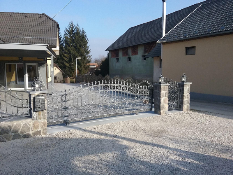 Kovinska vrata 7